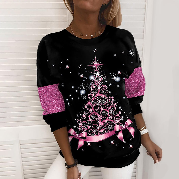 Kvinna i blå jultröja med glittrig julgran